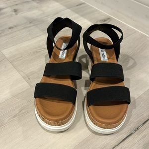 Steve Madden NWOT Wedges Black Strappy Sandals.